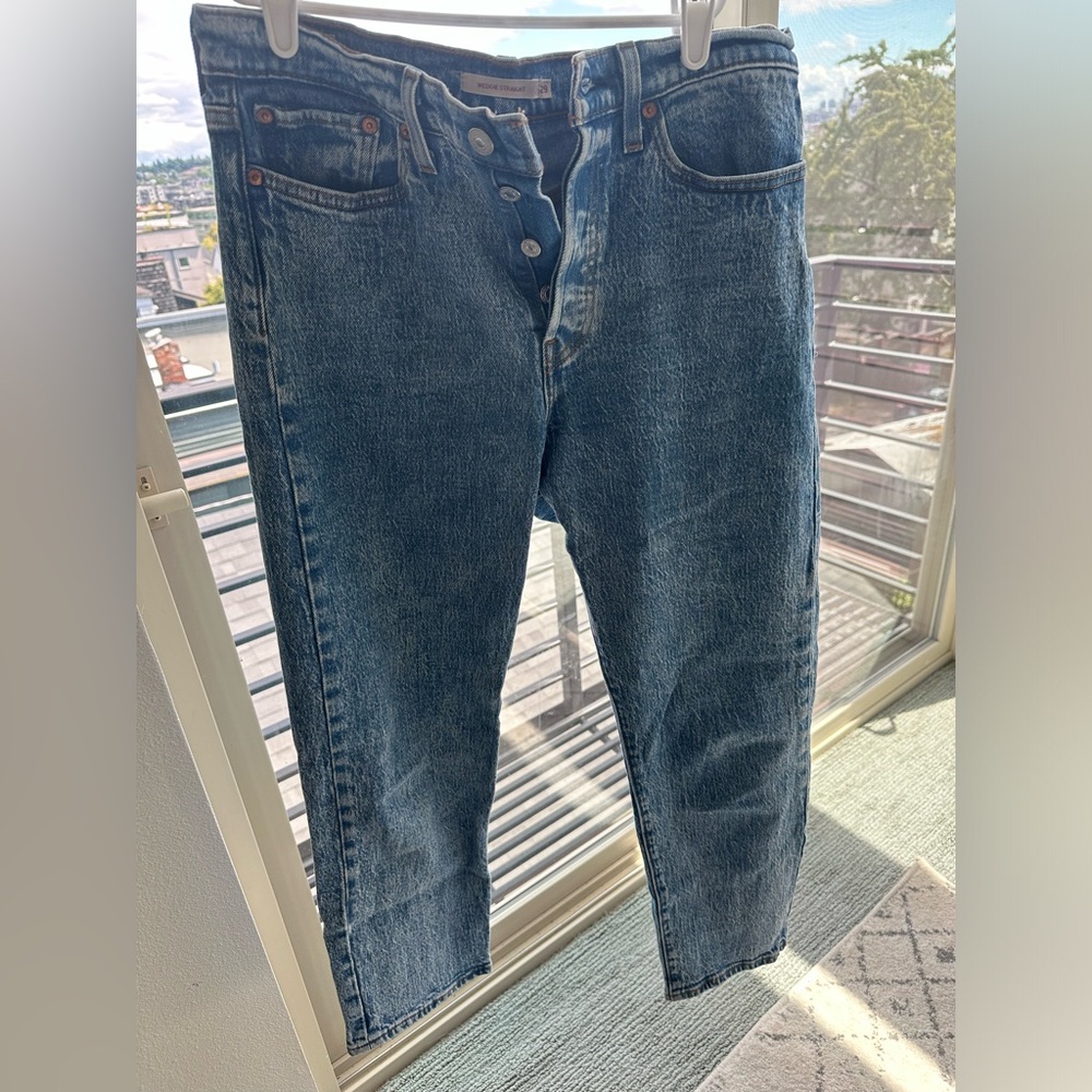 Levi Wedgie Straight Jeans size 29 length 28